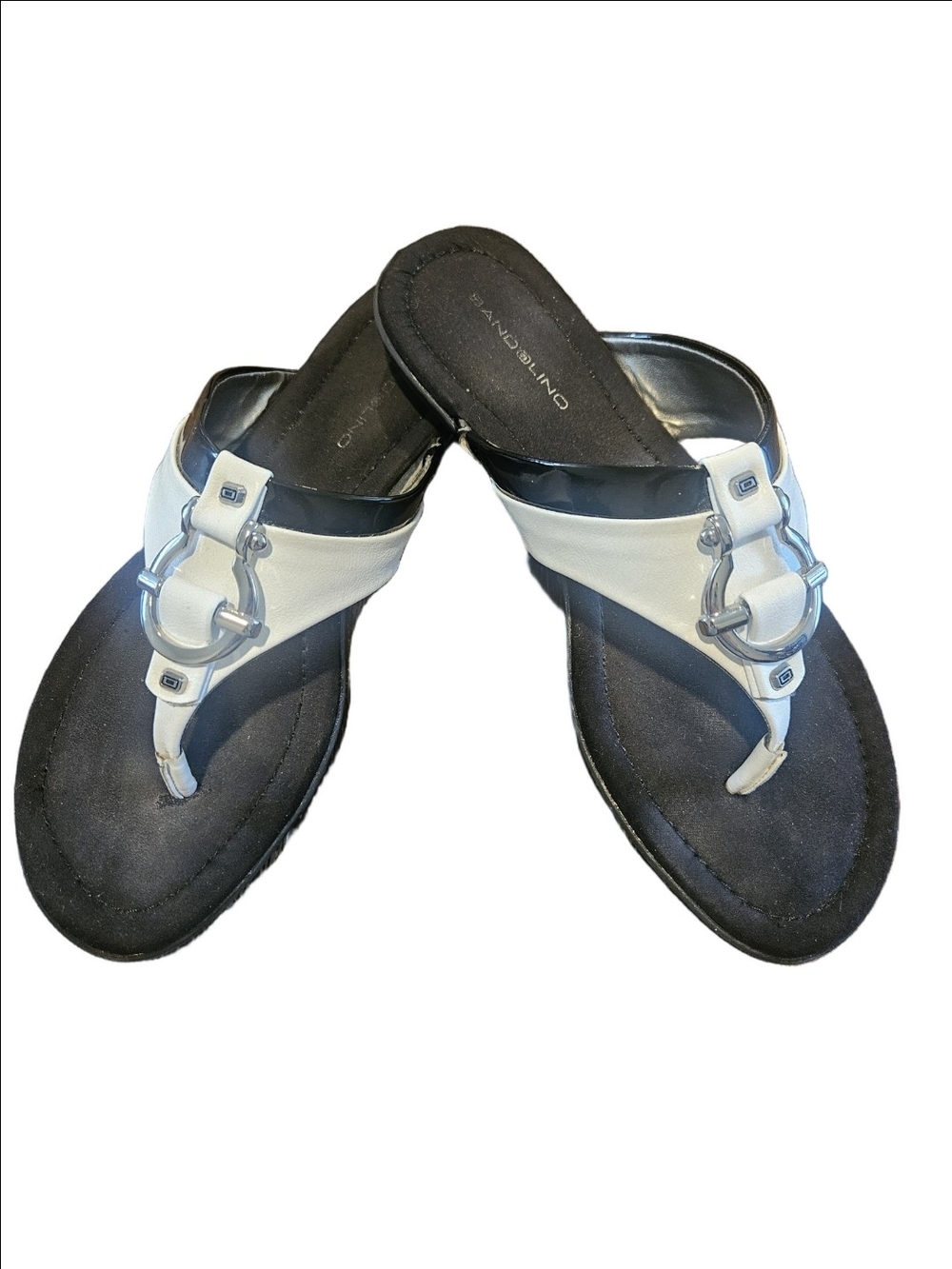 Bandolino Black & White T-Strap Sandals with Silver Circle Accent 8.5 - Picture 3 of 8